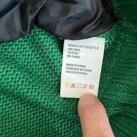 Razzle Dazzle Light Up “Unwrap Me” Ugly Christmas Sweater - Large - Picture 6 of 7